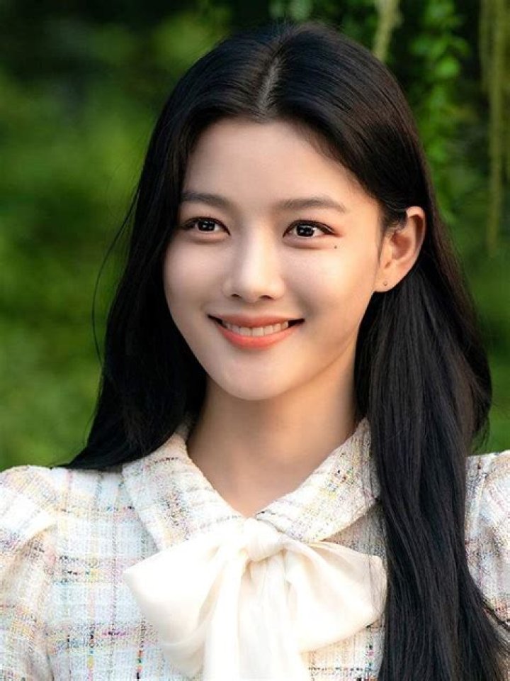 Exploring Kim Yoo-jung's Relationships: A Deep Dive into Her Romantic Life