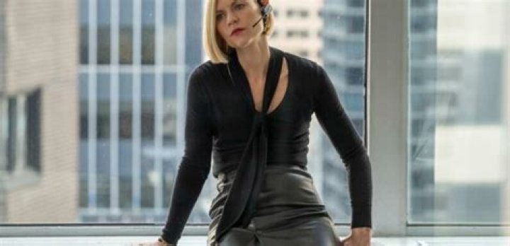 Lets talk about the Cuts The Fleishman Effect article about rich grindset moms ·